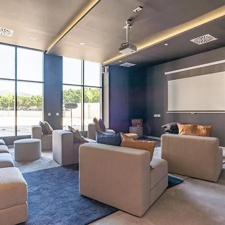 Skyline Iv Pool & Coworking By Ele Apartment *
